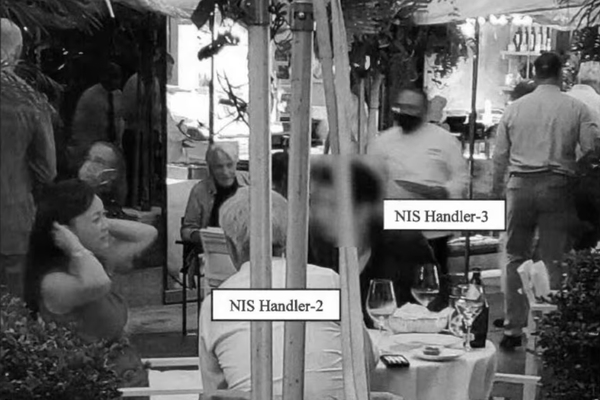 2020년 8월 뉴욕 맨해튼 소재 고급식당에서 수미 테리 박사가 국정원 요원들과 식사를 하고 있다. 이 사진은 미 연방검찰이 기소장에 실었다. /미 연방검찰 기소장 캡처