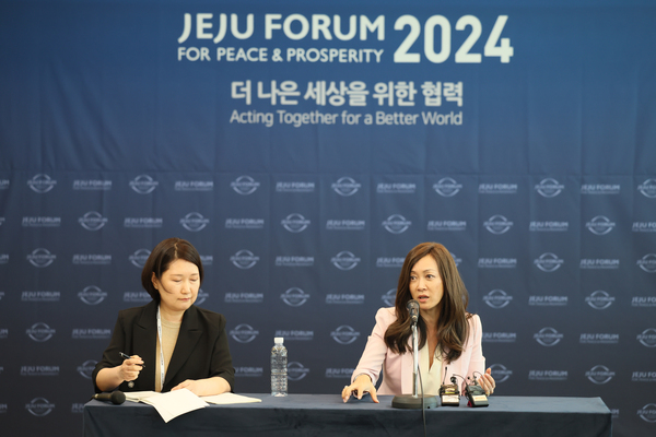 지난 5월 29일 오후 서귀포시 제주국제컨벤션센터에서 열린 제주포럼에서 수미 테리 미외교협회(CFR) 선임연구원이 인터뷰를 하고 있다. /연합