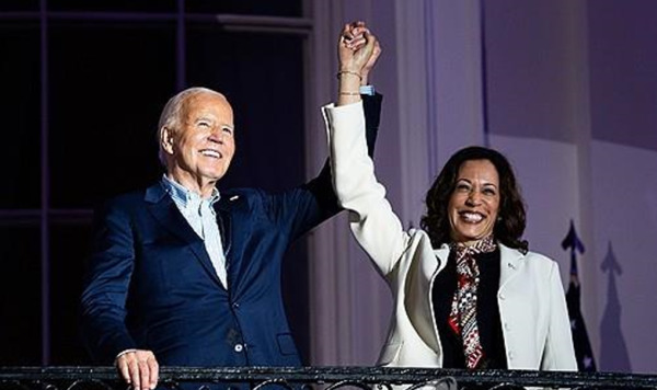 지난 4일(현지시간) 독립기념일 행사때의 바이든-해리스. /EPA=연합