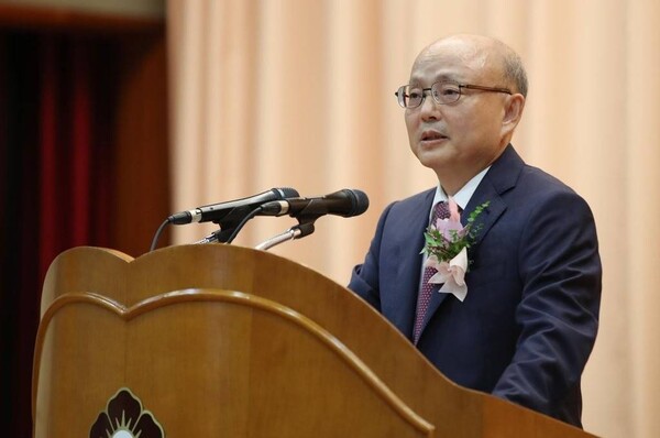 좌파 진영이 최근 국가인권위원장 후보자로 지명된 안창호 전 헌법재판관에 대해 편향적인 비판을 쏟아내고 있는 가운데, 우파 진영과 시민 사회에서는 안 후보자가 다수 국민의 눈높이와 세계인권선언 정신에 부합하는 최적인 인재라고 반박하고 나섰다. 사진은 지난 2018년 9월 19일 당시 안창호 헌법재판관이 서울 종로구 헌법재판소에서 열린 헌법재판관 퇴임식에서 퇴임사를 하고 있는 모습. /연합