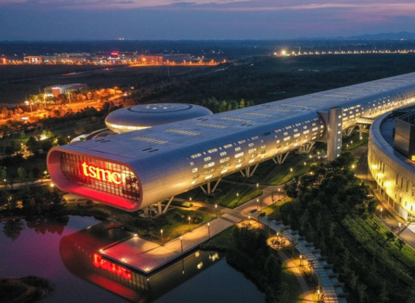 2022년 8월10일 중국 장쑤성 난징에 위치한 TSMC 공장 전경. 세계 최대 파운드리(반도체 위탁생산) 업체인 대만의 TSMC는 난징에 시스템 반도체 생산 공장을 운영하고 있다. /AFP=연합