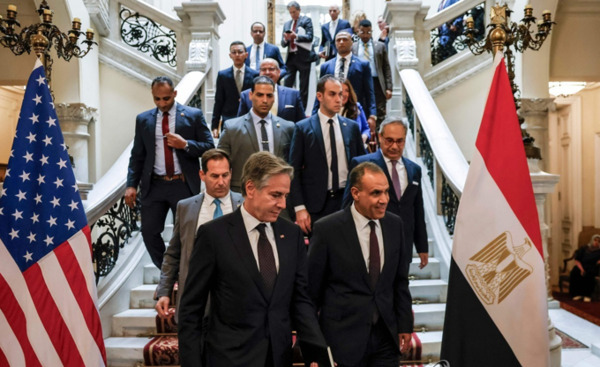 이스라엘-하마스 휴전 문제 논의를 위해 최근 20일 이집트를 방문중인 토니 블링컨 미국 국무장관(중앙). /AFP=연합