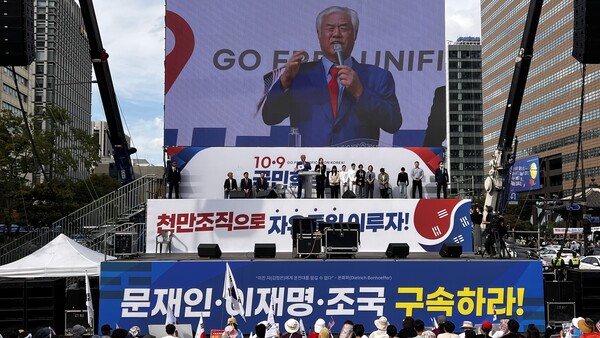 지난 9일 광화문 광장에서 열린 ‘10‧9 국민혁명대회’에서 전광훈 목사 연설하고 있다. /대한민국바로세우기운동본부