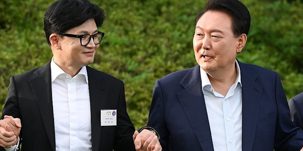 한동훈 국민의힘 대표와 윤석열 대통령. 윤 대통령은 21일 오후 4시 30분 용산 대통령실에서 정진석 비서실장이 배석한 가운데 한동훈 대표와 면담을 갖는다. /연합