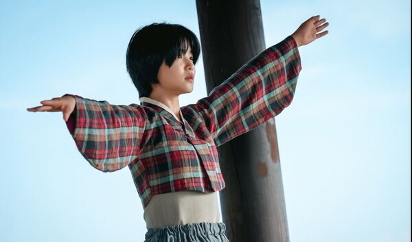 윤정년 역의 배우 김태리.