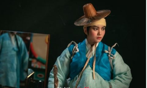 윤정년 역의 배우 김태리.