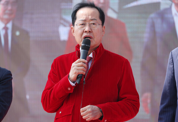 홍준표 대구시장. 지난 23일 윤석열 대통령과 비공개로 만났던 홍준표 시장은 이후 연일 한동훈 국민의힘 대표와 친한계의 행태를 비판하고 있다. /연합