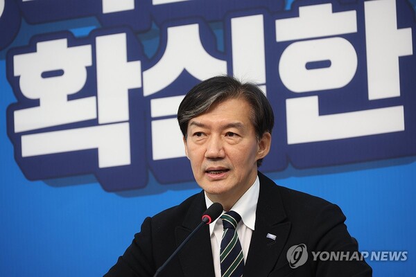 조국 조국혁신당 대표가 대표 취임 100일 기념 기자간담회에서 윤석열 대통령 탄핵소추안에 대한 계획을 밝히고 있다. /연합