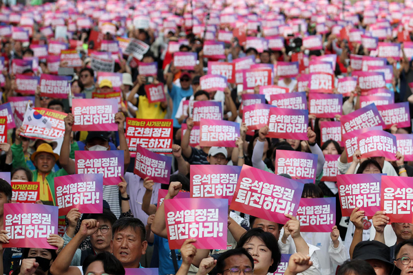 지난 9월 28일 전국민중행동 주도로 열린 윤석열 대통령 탄핵시위. 전국민중행동의 축 가운데 하나가 한국진보연대다. /뉴스1