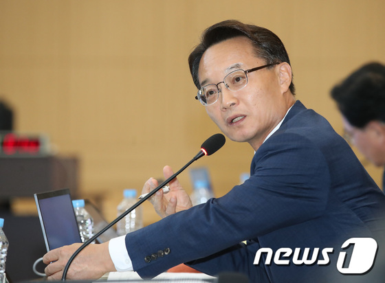 지난해 10월 정부대전청사에서 열린 국회 기획재정위 관세청, 통계청, 조달청에 대한 국정감사에서 조해진 당시 국민의힘 의원이 질의하고 있다. /뉴스1