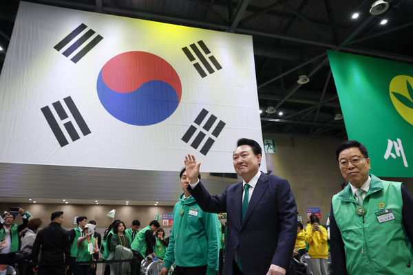 윤석열 대통령이 5일 경기도 고양 킨텍스에서 열린 ‘2024 전국새마을지도자대회’에 참석하고 있다. /연합