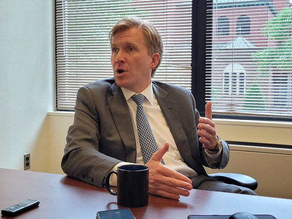 트럼프 전 미국 대통령이 대선에서 승리할 경우 트럼프 2기 국방안보분야 중책을 맡을 가능성이 거론되는 엘브리지 콜비 전 미국 국방부 전략·전력 개발 담당 부차관보가 5월 6일(현지시간) 워싱턴DC에 있는 자신의 싱크탱크 사무실에서 연합뉴스와 인터뷰하고 있다. /연합