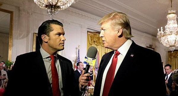 헤그세스 미 국방장관 지명자와 트럼프 미 대통령 당선인. /로이터=연합