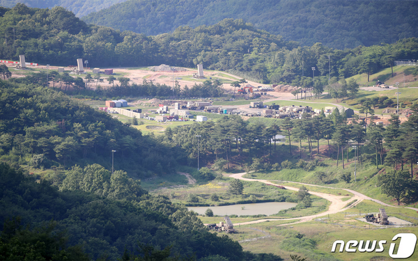 경북 성주군에 배치돼 있는 주한미군 사드 포대. 문재인 정권 동안 사드 포대에 근무하는 미군들은 임시 막사와 시설에서 생활하며 무더위와 추위에 시달린 것으로 전해졌다. /뉴스1
