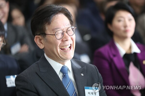 파안대소하는 이재명 더불어민주당 대표. 이 대표와 민주당은 대통령실, 감사원, 검찰, 경찰 등의 특수활동비와 특정목적경비를 전액 삭감해 놓은 뒤 관계 부처의 어려움 호소를 외면하고 있다. /연합