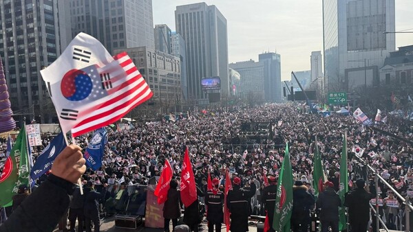 18일 윤석열 대통령을 지키기 위한 ‘국민혁명대회’가 광화문 광장 일대에서 열렸다. 이날 집회에는 주최 측 추산 300만 여명이 모였다. /대국본