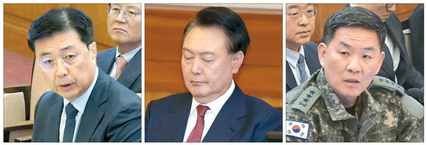 지난 4일 헌법재판소에서 열린 윤석열 대통령 탄핵심판 5차 변론에는 홍장원 전 국정원 1차장(왼쪽), 이진우 전 수도방위사령관(오른쪽)이 증인으로 나왔다. 두 사람의 증언과 태도는 극명하게 달랐다. /연합