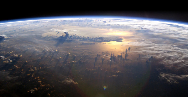 인류가 우주 유일의 지적생명체가 아닐 수 있다는데 힘을 실어주는 새로운 진화 이론이 제시됐다. 이 이론에 따르면 인간은 특별한 존재가 아니며, 다른 행성에서도 흔히 일어날 수 있는 자연스러운 진화의 산물이다. /NASA