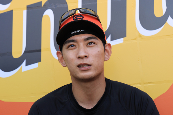 미국프로야구 메이저리그(MLB) 두 번째 시즌을 준비하는 샌프란시스코 자이언츠 외야수 이정후가 15일(현지시간) 스프링캠프가 열린 미국 애리조나주 스코츠데일 스타디움에서 한국 취재진과 인터뷰하고 있다. /연합