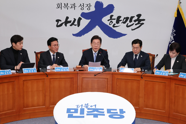 더불어민주당 이재명 대표가 19일 서울 여의도 국회에서 열린 최고위원회의에서 발언하고 있다. /연합