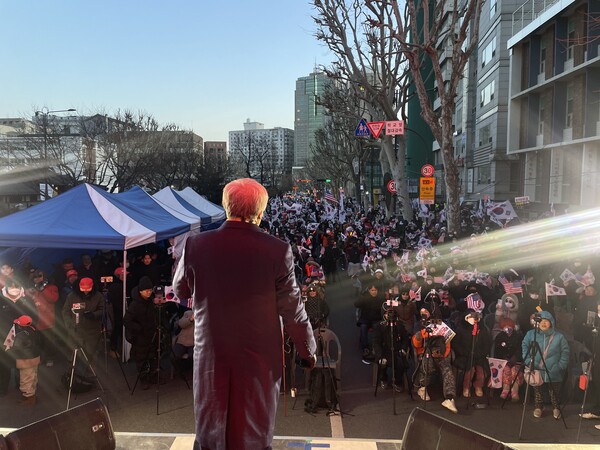 윤석열 대통령 탄핵심판 10차 변론이 열린 지난 20일 헌법재판소 앞에서 열린 탄핵 반대 집회에서 국민혁명의장 전광훈 목사가 연설을 하고 있다. /대국본