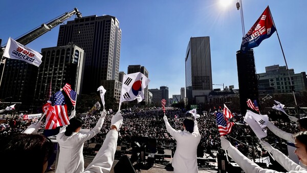 20·30 청년들은 이날 집회에서 대한민국 사법부를 향한 강한 분노를 나타냈다. /연합