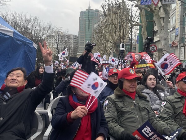 25일 헌법재판소 앞에서 '윤석열 대통령 탄핵반대' 집회에 1만 여명의 애국시민들이 참석했다. /대국본