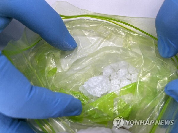 2023년 1월 압수된 ‘케타민’. ‘펜사이클리딘’ 계열 마약이다. 클럽마약으로도 불린다. 국내 유흥업소를 중심으로 점차 확산 추세다. ‘펜사이클리딘’ 계열 마약의 부작용은 정신분열증, 자해 및 자살 충동 등이다. /연합