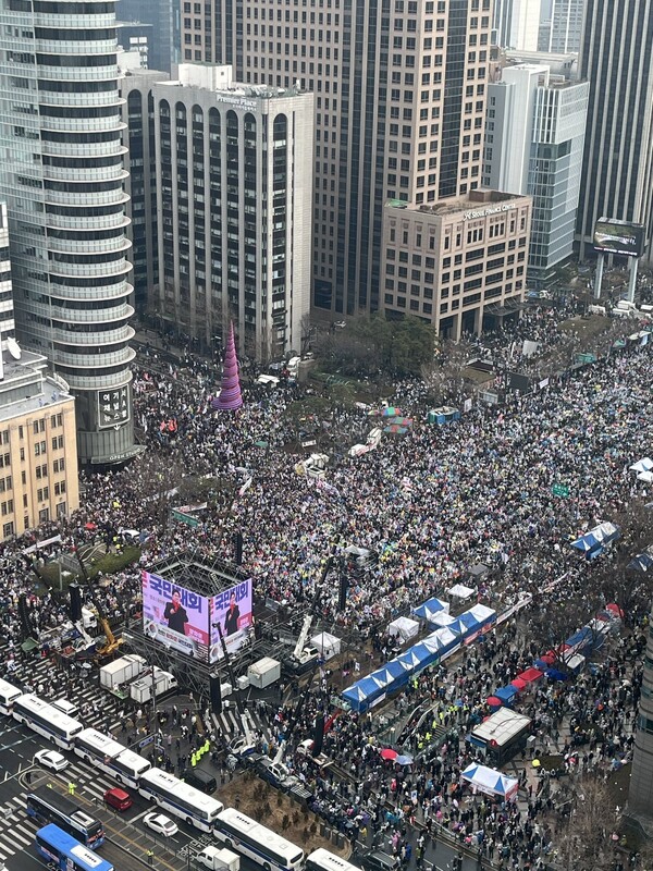 이날 ‘3·1절 국가 정상화를 위한 1000만 광화문 국민대회’에는 광화문 광장부터 서울역 일대까지 500여만 명이 참석(주최 측 추산)했다. /대국본