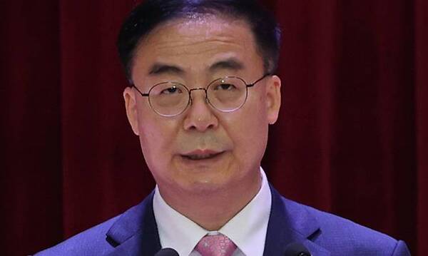 김세환 전 중앙선거관리위원회 사무총장. 김 전 사무총장은 2022년 대선 전 선관위 명의로 휴대전화를 개통한 뒤 정치인들과 연락한 사실이 드러났다. 이 휴대전화를 반납한 것은 자녀 부정채용으로 퇴임한 뒤 20개월이 지나서였다. /연합