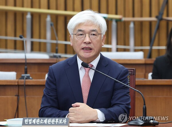 지난해 12월 23일 국회 인사청문회에 출석한 마은혁 헌법 재판관 후보자. 더불어민주당은 마 후보자를 임명하지 않는다는 이유로 한덕수 대통령 권한대행을 탄핵했고, 이제는 한 대행 재탄핵, 최상목 경제부총리 탄핵을 언급하고 있다. /연합