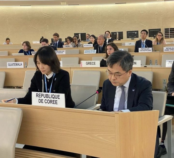 윤성덕 주제네바 한국대표부 대사(맨 앞줄 오른쪽). /외교부