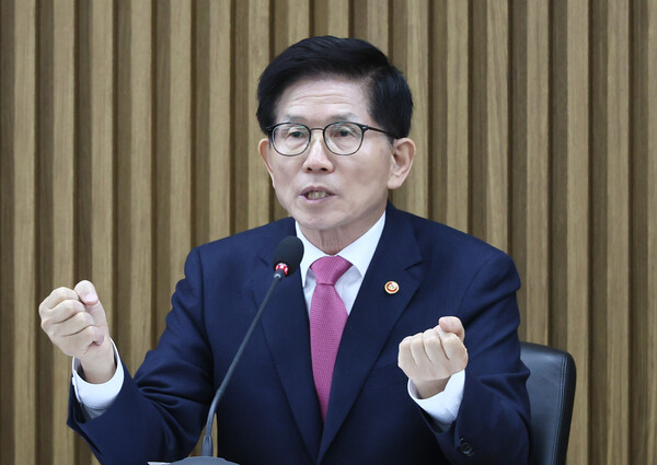 김문수 고용노동부 장관. /연합