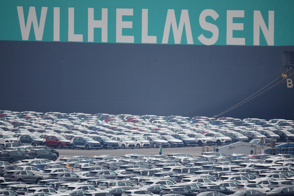 2일 평택항에 현대차와 기아차가 수출을 위해 대기하고 있다. /연합