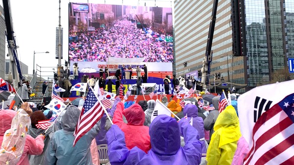 자유통일당 당원들이 대거 참여 중인 광화문 집회 모습. /대국본