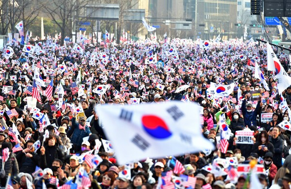 대한민국바로세우기국민운동본부(대국본) 주최로 지난 3월 1일 서울 광화문 이승만 광장에서 열렸던 '대한민국의 자유민주주의와 윤석열 대통령을 지키기 위한 3·1절 광화문 국민대회’ 모습. 이날 주최 측 추산 500만 명이 모여 사상 최대의 집회로 진행됐다. /자유일보 DB