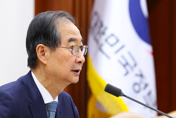 한덕수 대통령 권한대행 국무총리가 10일 정부서울청사에서 국정현안관계장관회의를 하고 있다. /연합