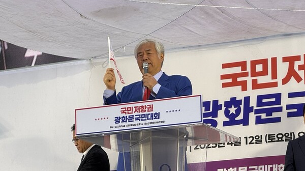 전광훈 국민혁명의장은 이날 집회에서 “1000만 명 이상의 국민들의 강력한 뜻이 발휘돼야 기득권이 국민을 ‘거수기’로 여기지 못할 것”이라고 말했다. /대국본