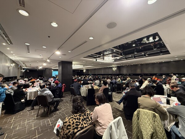 이날 부산 집회에는 2000여 명의 시민들이 몰려 농심 호텔 내 대청홀을 비롯해 4개의 관에서 동시 집회로 진행됐다. /대국본