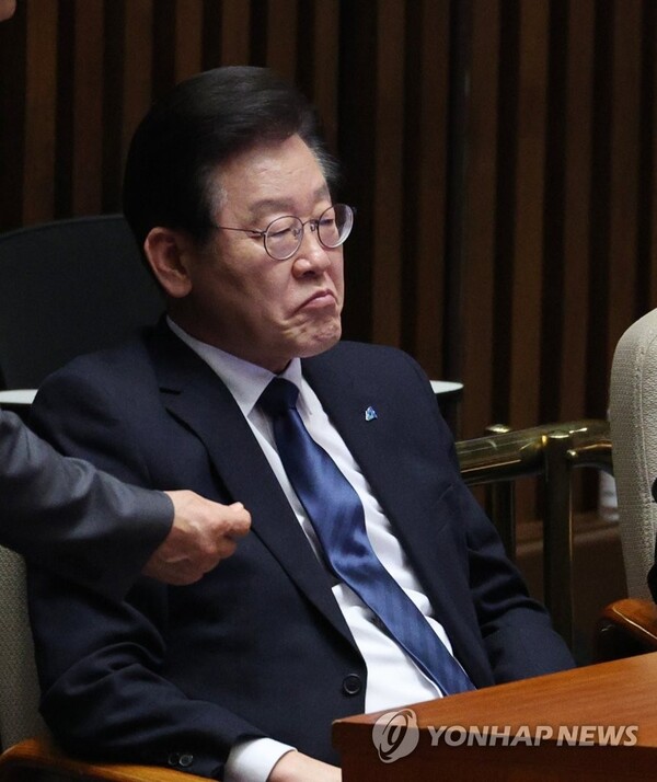 2023년 2월 국회에서 본인에 대한 체포동의안 상정에 대해 신상 발언을 마친 뒤 자리로 돌아가 앉은 이재명 당시 더불어민주당 대표. 이 전 대표는 최근 "저는 살면서 보복한 적이 한 번도 없다"고 주장했다. /연합