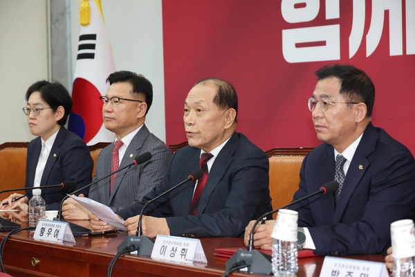 16일 서울 여의도 국회에서 열린 국민의힘 대통령후보자 선거관리위원회 4차 회의에서 황우여 선관위원장이 발언하고 있다. /연합