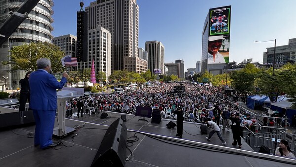 26일 대국본 주최로 서울 광화문 광장 일대에서 열린 ‘국민저항권 광화문 국민대회’에서 대국본 전광훈 국민혁명장이 연설을 하고 있다. 이날 주최측 추산 100만 명이 참석했다. /대국본