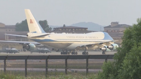 2019년 6월 29일 도널드 트럼프 미 대통령이 탄 에어포스원이 오산공군기지에 착륙했다. 트럼프 대통령은 당시 판문점에서 김정은을 만나기 위해 방한했다. /연합