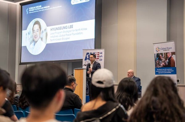 지난 2월부터 4월까지 미국과 브라질의 대학 및 고등학교에서 개최된  ‘캠퍼스 캠페인 – 한국의 꿈: 평화와 자유로의 길’ 행사에서 탈북자 출신 인권운동가 이현승 씨가 강연을 하고 있는 모습. /글로벌 피스 재단