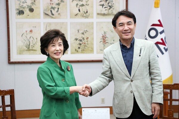 김진태 지사 만난 박선영 2기 진실화해위원장. /연합