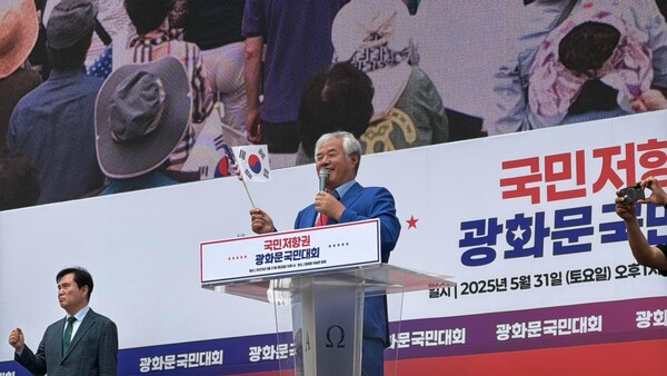 대국본 전광훈 국민혁명의장은 이날 집회에서 “ 사전투표는 부실과 조작 의혹으로 신뢰를 잃었고, 진짜 결판은 본투표에서 나야 한다”고 강조했다. /대국본