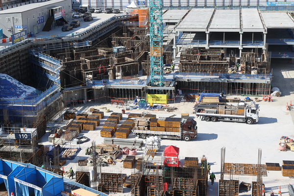 서울 시내의 한 건설 현장 모습. /연합