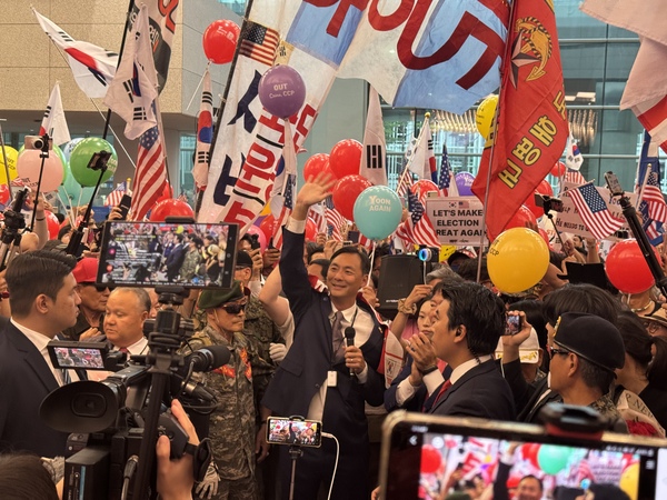 모스탄 입국 현장