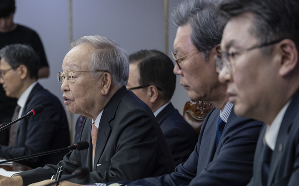 서울 마포구 한국경영자총협회에서 최근 열린 더불어민주당 환노위ㆍ경제 6단체 노동 정책간담회에서 손경식 경총 회장이 노조법 개정과 관련한 경제단체의 입장을 말하고 있다. /연합