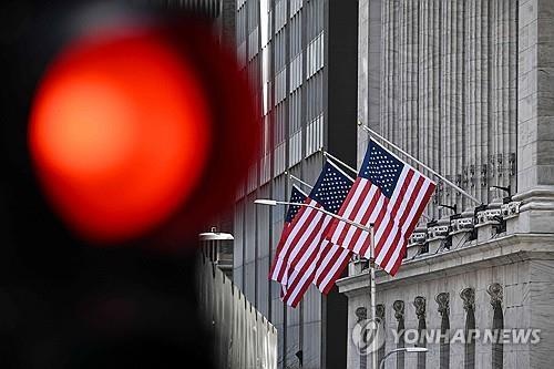 월가에서 최근 주가 급등세에 타고 있는 ‘미국 주가’에 대한 하락 경고음이 울렸다. 뉴욕증권거래소 모습. /연합